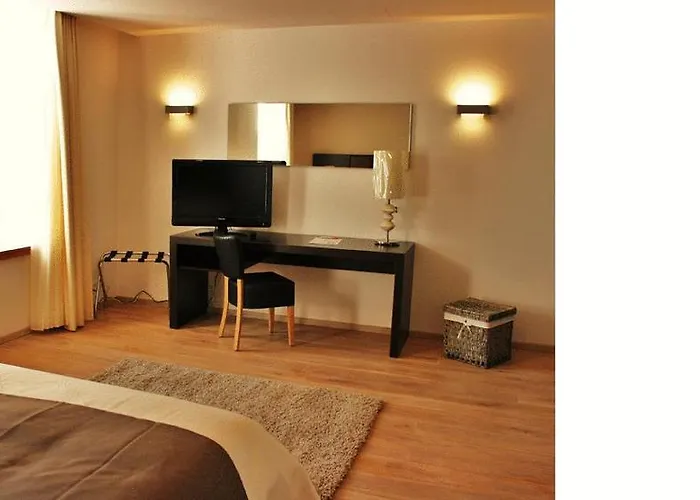 Hotel Domaine Du Chateau De 2*