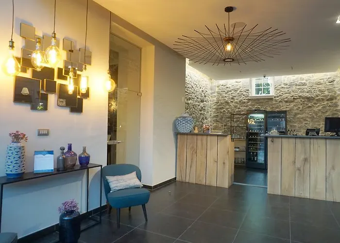 Domaine Du Chateau De Hotel